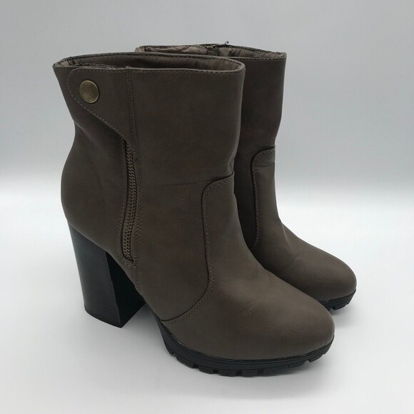 Wild Diva Brown Leatherette Women's size 9M Side Zip Snap Chunky Heeled Booties - Picture 1 of 9